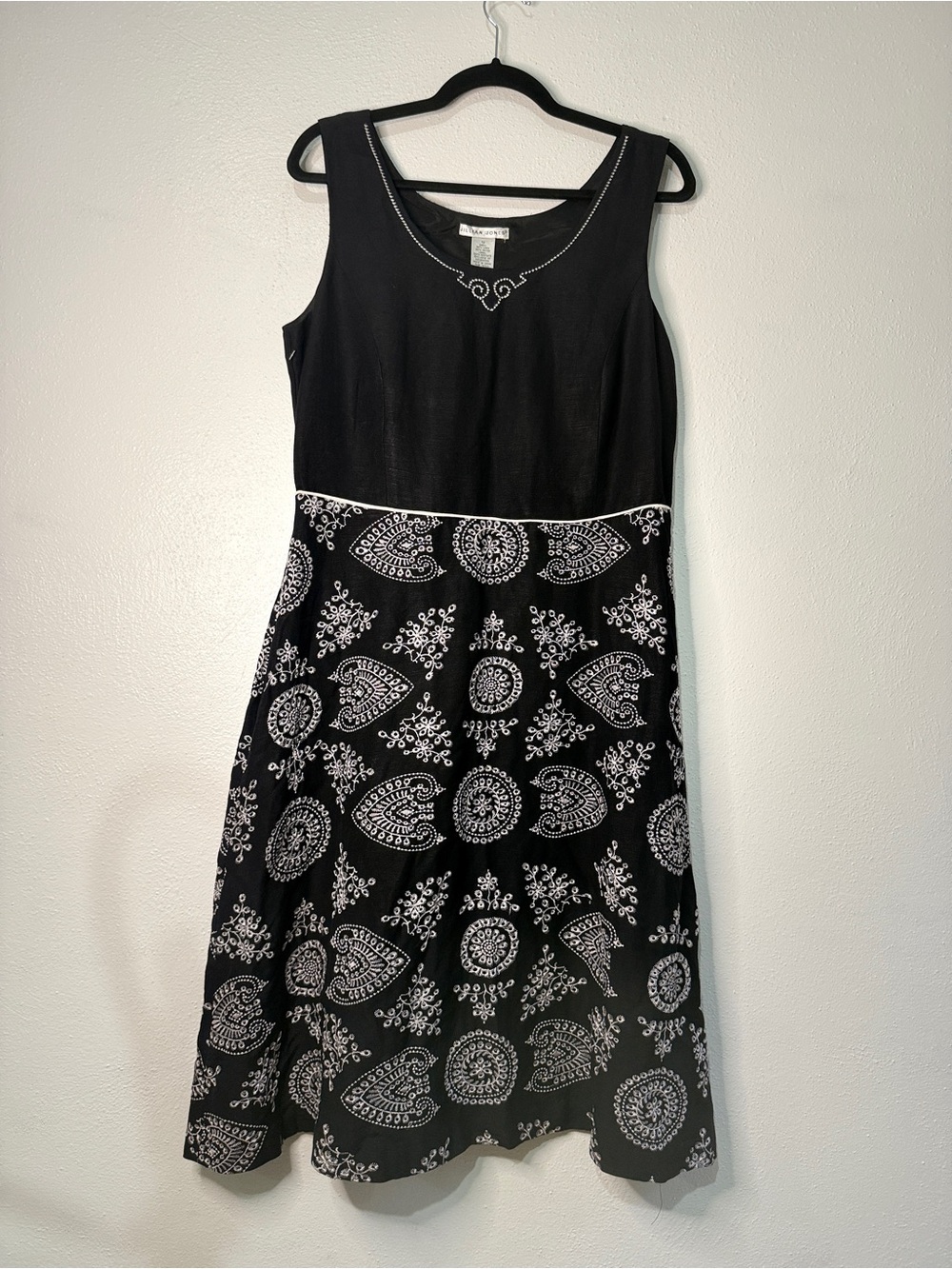 Jillian Jones Black & White Sleeveless A-Line Dress w/ Embroidered Skirt. Sz 12.